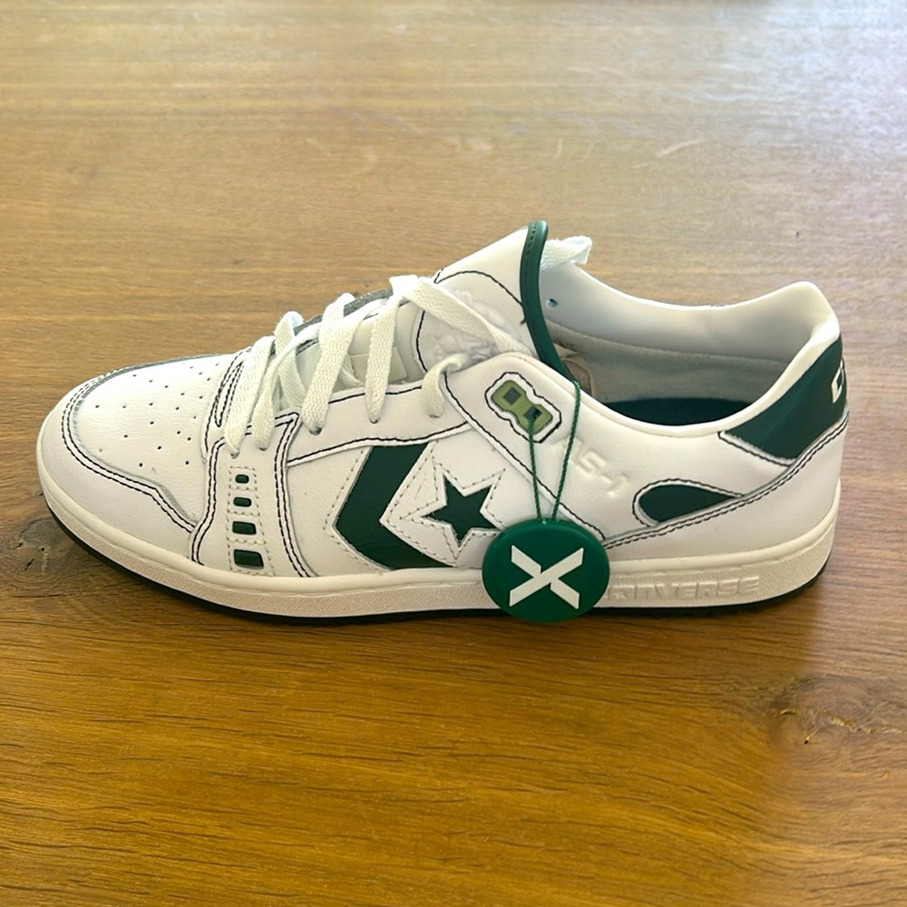 Converse Cons white/Fir/white. Unisex Men’s 7.5 /Women 9. NWT